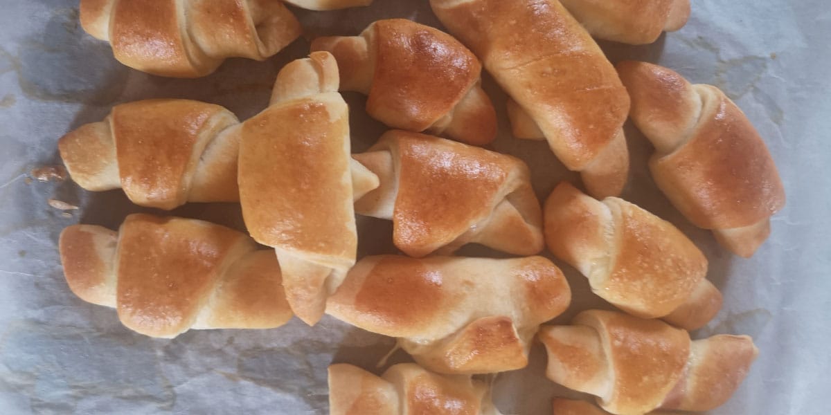 Rogljički iz kvašenega testa
