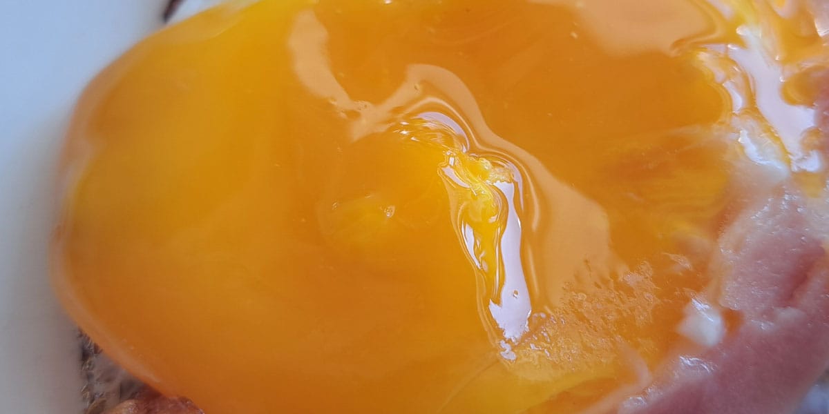 Rumenjak, popolna jajca na oko