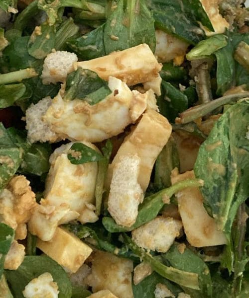 Spomladanska malica, ki vas bo navdušila: Regrat, motovilec, sir in malo kruha