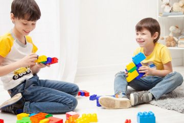 Prvi šolski dan: Kako organizirati popoldne, da bo otrok imel čas za igro in naloge?