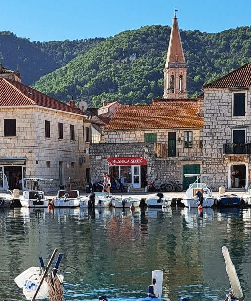 Stari Grad na otoku Hvaru – antično mesto z bogato zgodovino