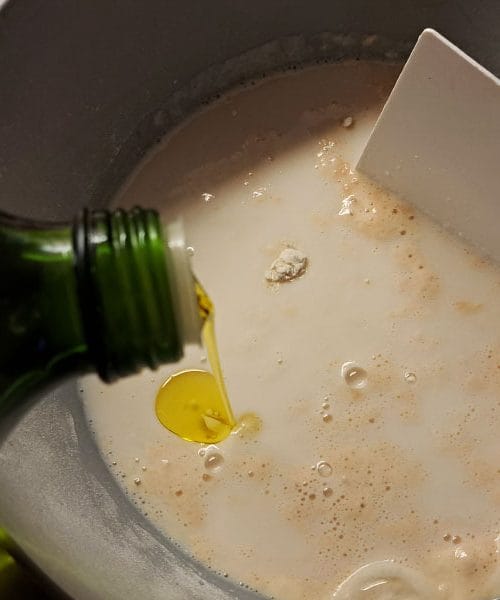 Kako pripraviti popolno testo za pico? Kar v domači kuhinji! (recept)