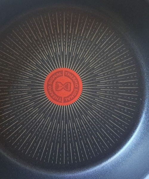 Kako pravilno očistiti posodo in ponve, da jih ne poškodujete?