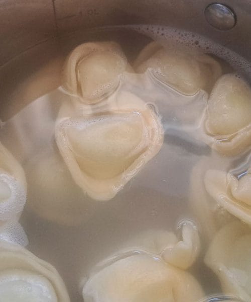 Kuhanje tortelinov: Koliko minut potrebujemo do popolne teksture?