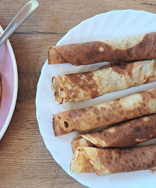 Jeste palačinke z vilicami? Ste jih kdaj poskusili zviti tako? To je preprost trik!