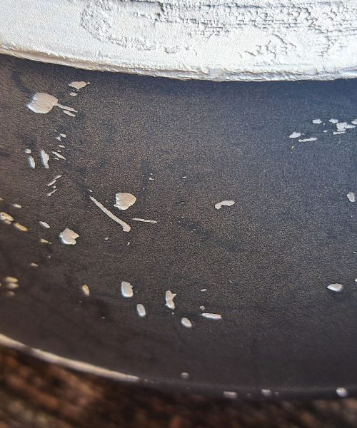 Opraskana ponev je tihi strup v vaši kuhinji. Preverite praske še danes!