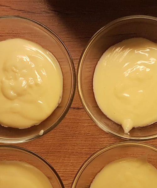 Domači vanilijev puding, ki bo zasenčil vse tiste iz praškov
