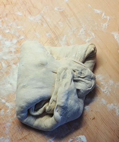 Riževa moka pri peki kruha in super trik mojstrov peke – da se vam testo ne bo prijelo …