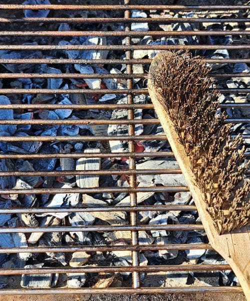 Žar je svetinja, a brez žične krtače – po domače drotpiršne – hitro postane le senca dimnih dni