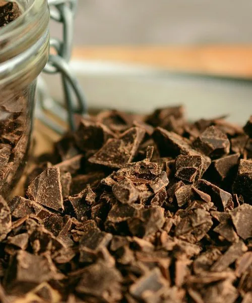 Brez kakava, a še vedno čokolada? Novi okusi, ki osvajajo police