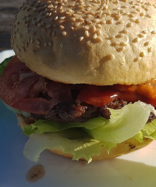 Domači hamburgerji – kako jih pripraviti, s kom jih deliti in na kaj morate biti pozorni