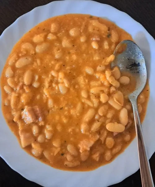 V vodo za kuhanje fižola vedno dodajte lovorjev list in sodo bikarbono