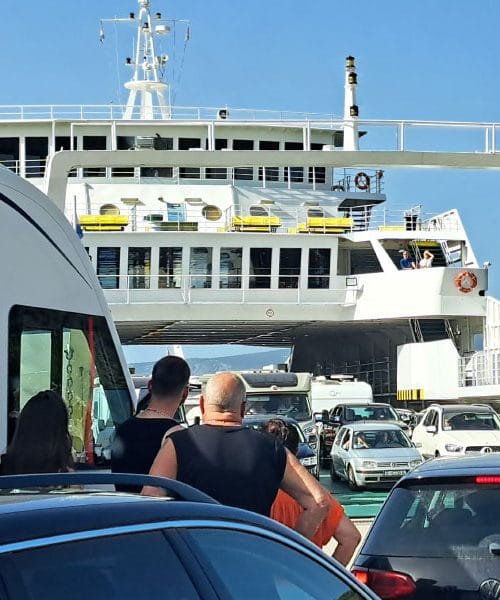 Kako se izogniti gneči v trajektnih pristaniščih na Hrvaškem v letu 2025