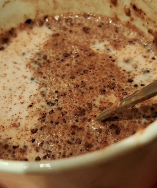 Pijemo kakav z mlekom ali z vodo? Odgovor ni tako samoumeven