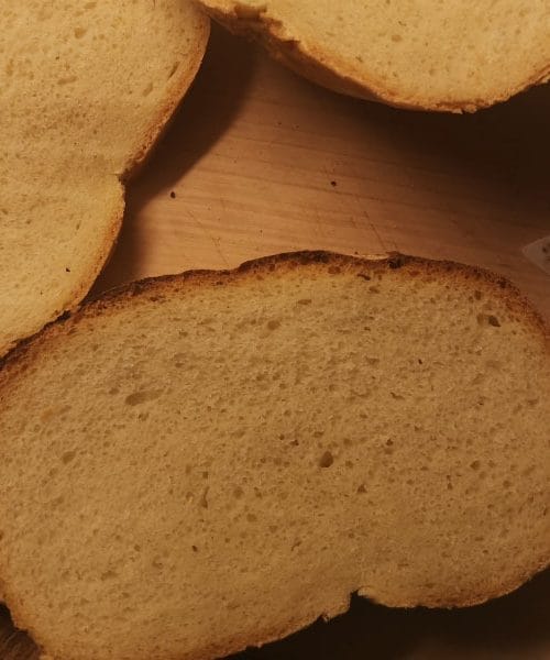 Skrivnost kruha z mehko, zbito sredico: recept, ki preverjeno deluje