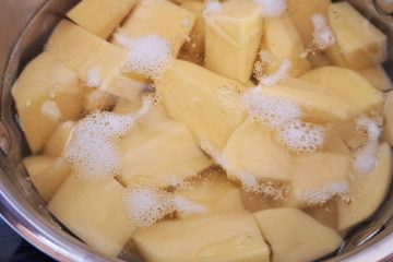 Zakaj se krompir pri kuhanju razkuha in kako to preprosto preprečiti?