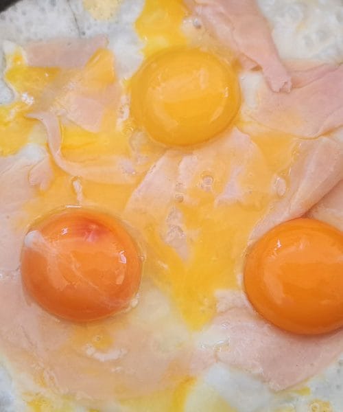 Zakaj jajce na svinjski masti diši drugače? Odgovor vas utegne presenetiti