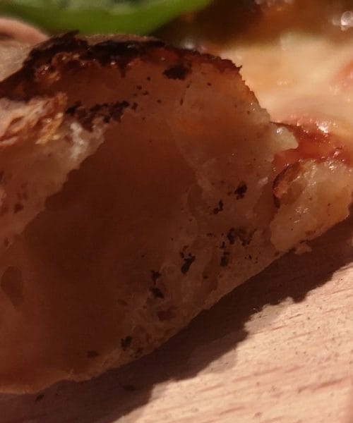 Popoln rob na pici: skrivnosti zračnega in hrustljavega obroča okoli pice