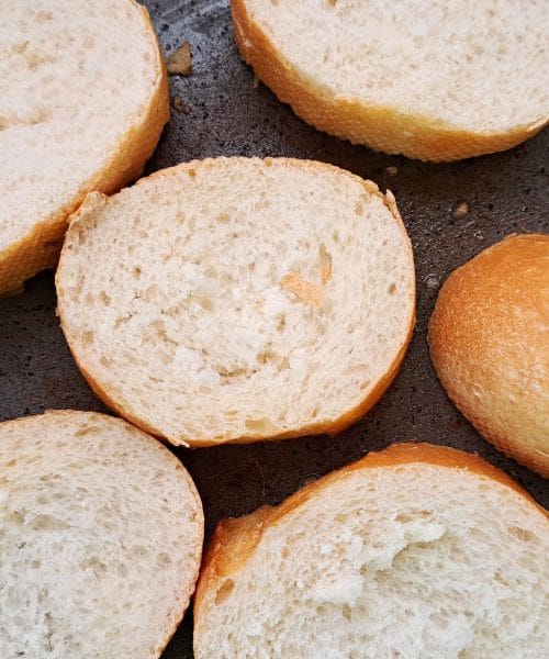 Kruhki, ki vas dvignejo: popolno popečen kruh za jajca na oko