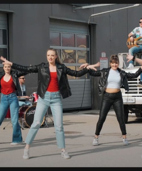 Z “Veliko mašino” na obalo brez zavor: Poletni hit Potepinov, ki gre v uho