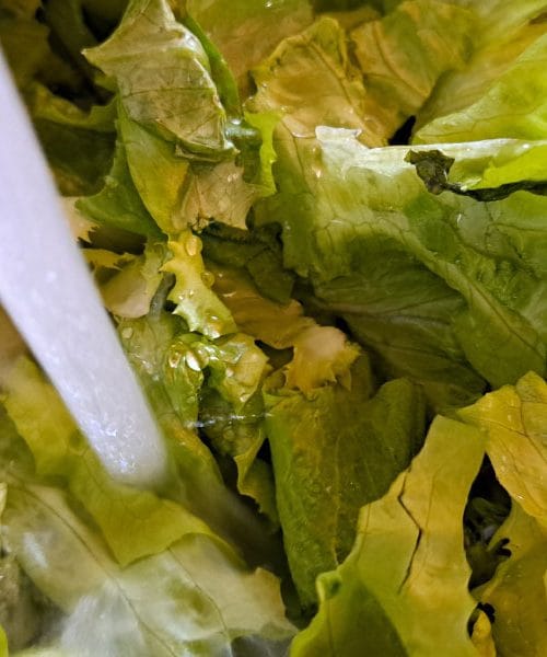 Zelenjavo peremo s toplo ali hladno vodo? Odgovor, ki vas lahko preseneti