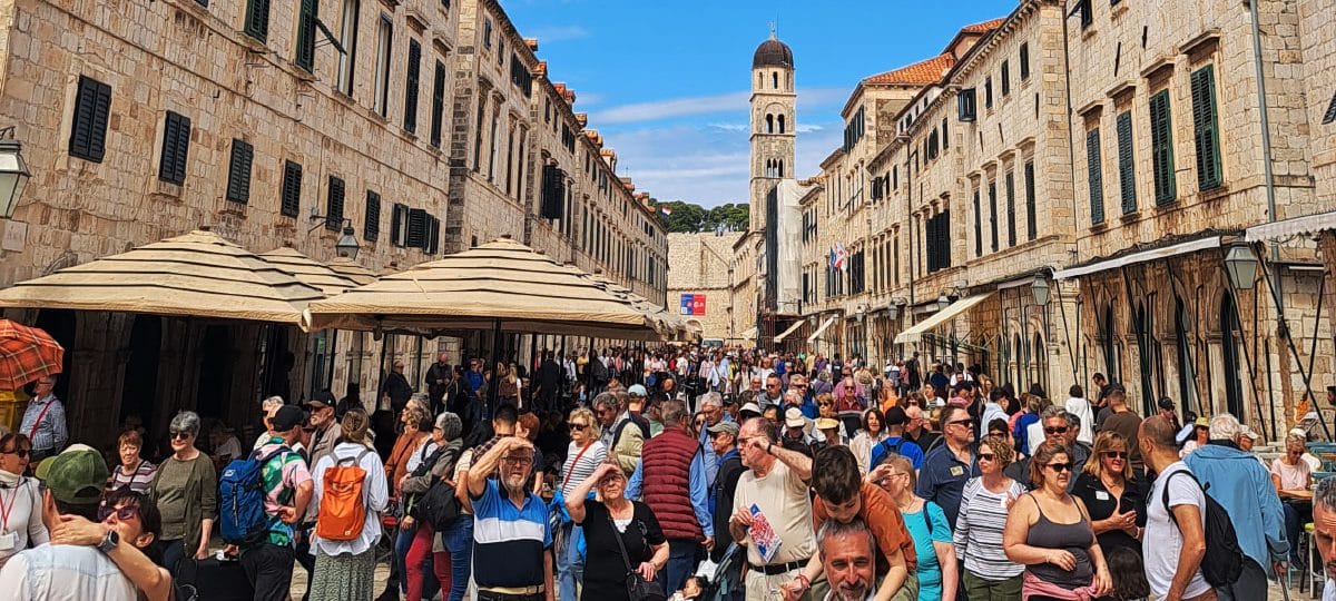 Cene namestitev na Hrvaškem po sezoni: za koliko so nižje v tednu septembra?