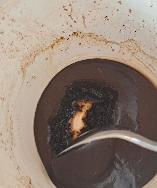 Vedeževanje iz kave – pogled, ki ga razkrivajo usedline
