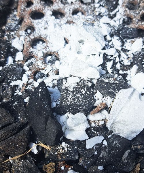 Prižig oglja brez težav ali kako izbrati prave vžigalne kocke za žar