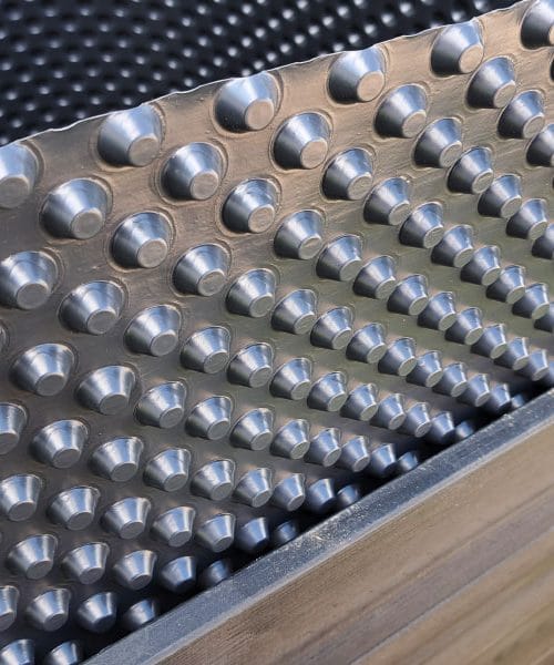 Strokovnjaki razkrivajo: “Tako mora biti postavljena čepasta folija!”