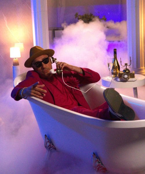 Znani slovenski raper v kopalnici združil glasbo, ponos in keramiko