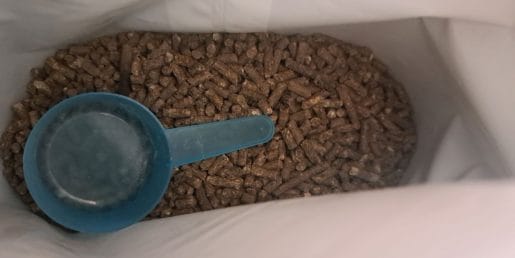 To dodajte zemlji in zelišča bodo rasla hitreje