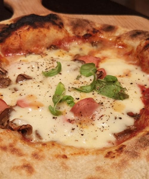 S tem pripomočkom pogrejte pico v mikrovalovni pečici, da bo ostala hrustljava