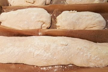 Kuhinjske folije pod drobnogledom – katero uporabiti in kdaj?