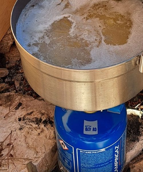 Kaj kuhati na kampiranju, če imate le gorilnik in lonec?