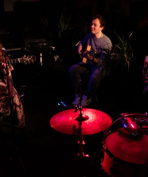 Kalana z novo skladbo Pesem: tiho razumevanje, ki odmeva v vsakem poslušalcu