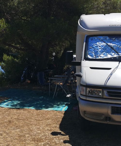 Če kampirate blizu morja, to živilo shranite samo tako – drugače se bo pokvarilo