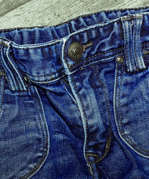 Starih kavbojk ne mečite stran – doma vam lahko pridejo še kako prav