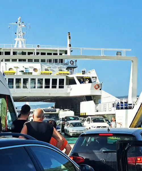 Bralec Tomaž pravi: Vozniku se dopust začne šele v vrsti za trajekt