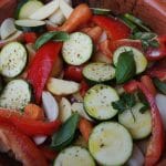 Zelenjava v lončeni posodi