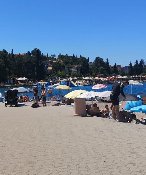 Ta kraj je pri Slovencih priljubljen za enodnevni izlet na hrvaško morje