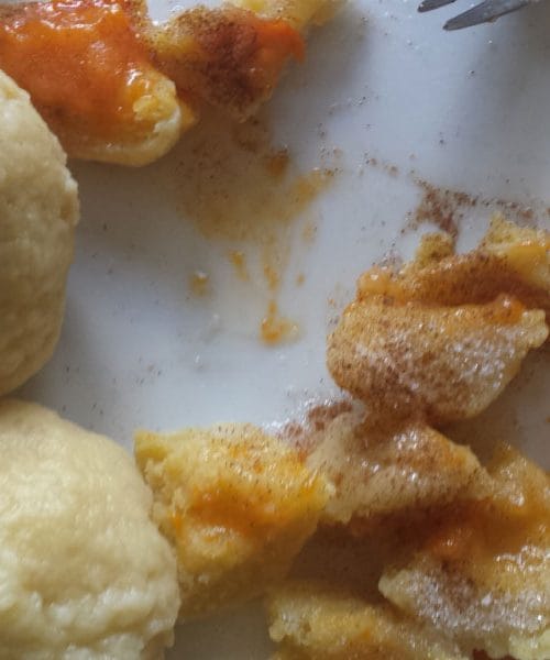 Marelični knedli, ki dišijo po otroštvu: najboljši recept, ki bo uspel vsakemu