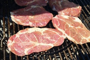 Vratina na žaru: skrivnost sočnega mesa, ki uspe skoraj vsakomur