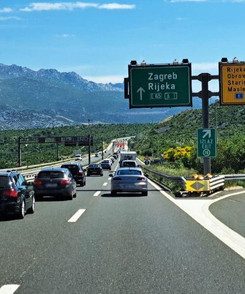 To je najbolj ekonomična pot iz Dalmacije proti Zagrebu, kot jo uporabljajo domačini