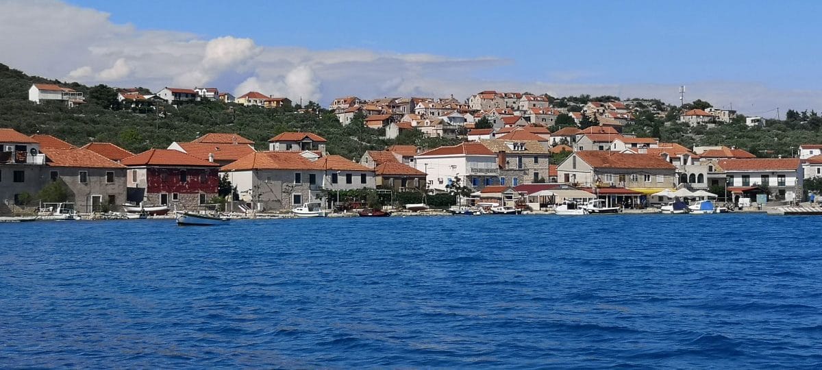 Štirje jadranski otoki, na katerih si z avtom ne boste kaj veliko pomagali