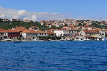 Štirje jadranski otoki, na katerih si z avtom ne boste kaj veliko pomagali