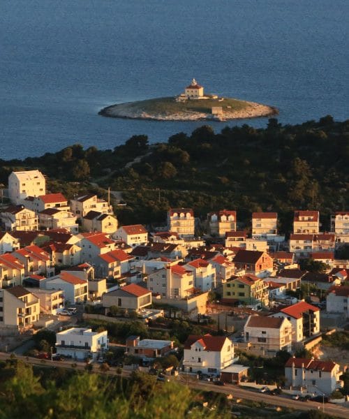 Otok s svetilnikom, ki ga lahko prehodite v 600 korakih