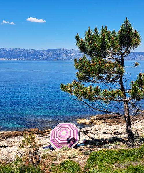 Kako preprečiti sončne opekline na vodi – vodič za navtike in kampiste