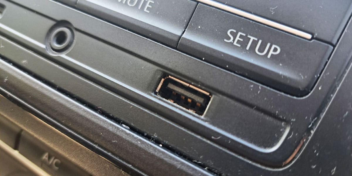 USB priključki v avtomobilih
