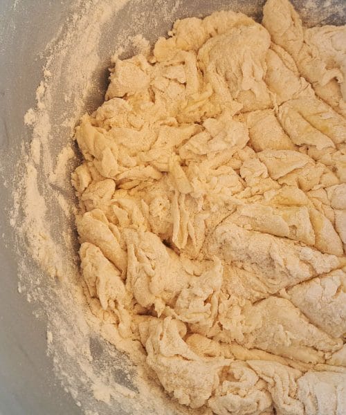 Ko zamesite testo za lepinje, mora obvezno počivati. Tu so razlogi, zakaj!