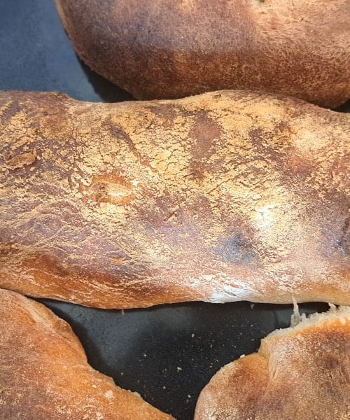 Tako spečeš kruh z lepo zapečeno skorjo – to so skrivnosti, ki jih pogosto spregledamo